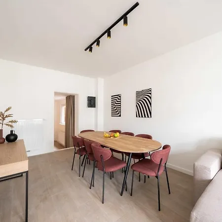Apartment Spacious Getaway For 8 In Antwerp