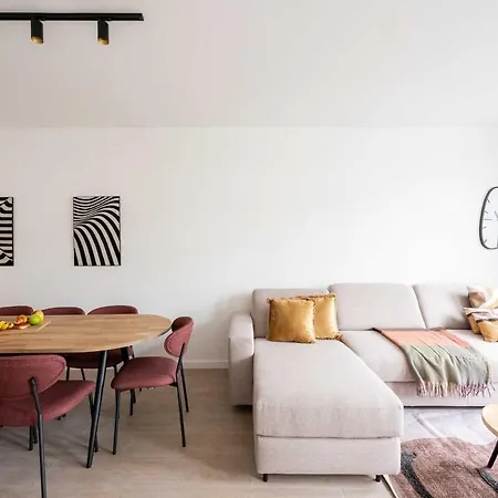 Spacious Getaway For 8 In Apartment Antwerp